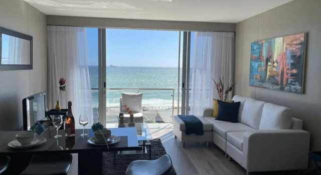 Апартаменты Infinity Self Catering Beachfront Apartment 302