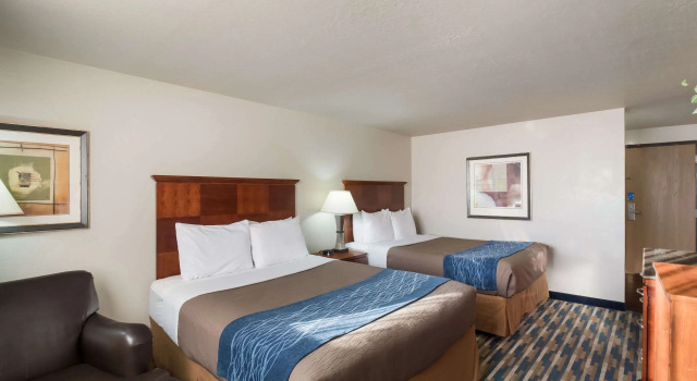 Четырёхместный номер Standard Rodeway Inn Fort Morgan