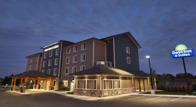 Двухместный номер Standard Days Inn & Suites by Wyndham Lindsay