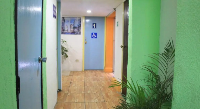 Hostal Killa Llullu, Забронировать Отель La Floresta Кито, рядом с Del Arbolito Park