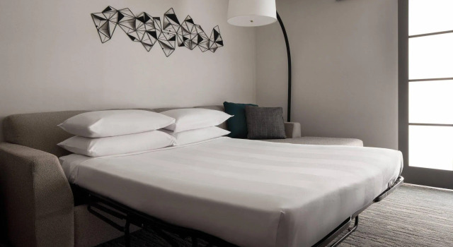 Четырёхместный полулюкс Vancouver Airport Marriott Hotel