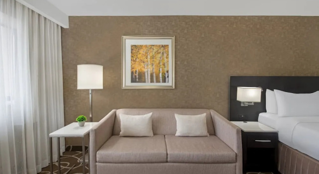Номер Premium Crowne Plaza Kitchener-Waterloo by IHG