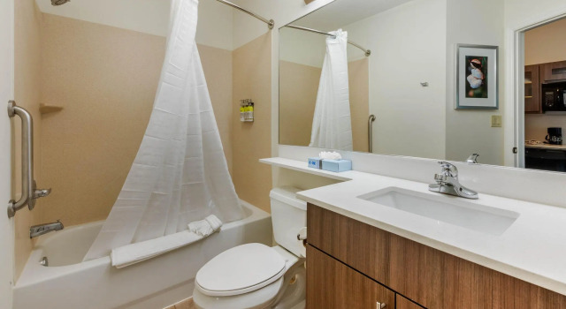 Четырёхместный люкс Candlewood Suites Fort Myers/Sanibel Gateway by IHG