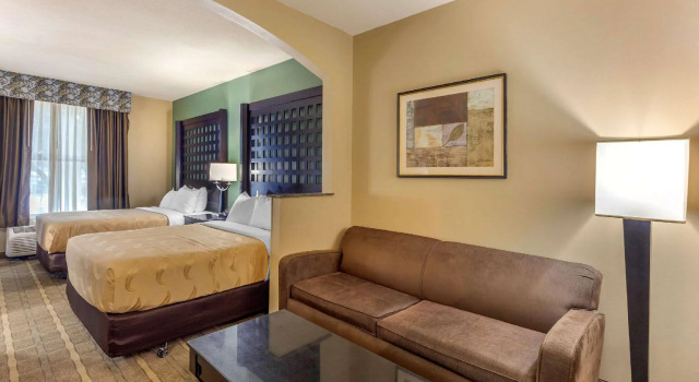 Четырёхместный люкс Quality Inn & Suites Durant