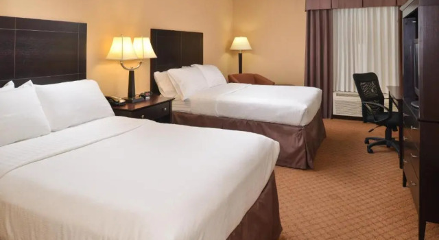 Четырёхместный номер Standard Holiday Inn Martinsburg by IHG