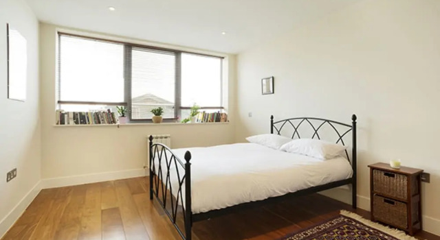 Veeve - Walk to Tower of London, 2 bed on Henriques St, City, Забронировать Отель Отели Лондона 3 звезды, рядом с The Medieval Banquet, 3*