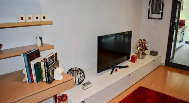 Апартаменты c 1 комнатой Spacious 1 Bedroom Apartment in the Heart of Melbourne's CBD