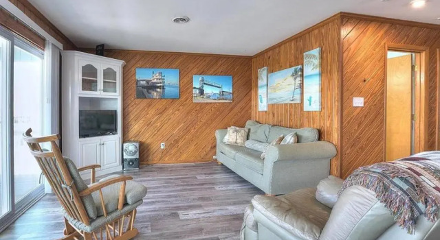 Ocean Breeze Retreat, Забронировать Отель Остров Оук Северная Каролина