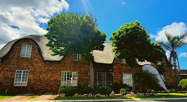 Mond Kleine Guest House, Book Pension Hoteller i Caledon med pool, Swimmingpool