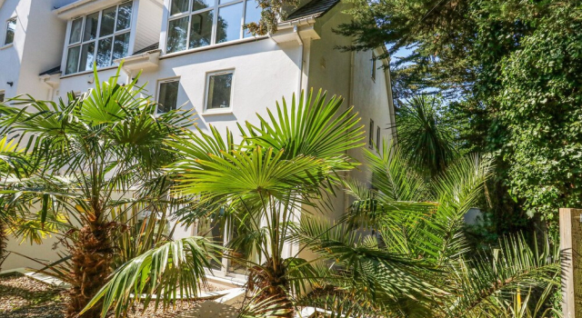 6 Red Sails, Book Vacation Home Poole Dorset