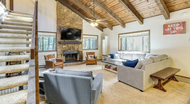 Walk to Lake & Trails: Angel Fire Home w/ Deck!, Varaa Lomakoti Angel Fire 