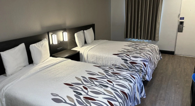 Четырёхместный номер Deluxe Red Roof Inn Wildwood, FL - The Villages