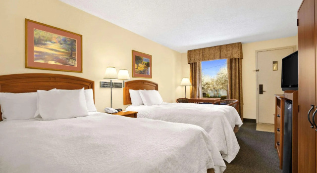 Четырёхместный номер Standard Howard Johnson Greensboro