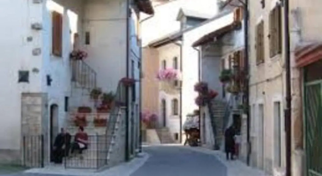 Appartamento di Montagna - Residence 'La Ginestra', Book Apartment Hotels in Abruzzo with Parking, Parking