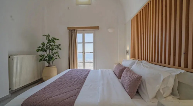 Bluewhite Suites & Villa Santorini