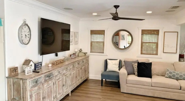 Cute Home 7 Blocks To Beach . Xbox . Bikes . Pets