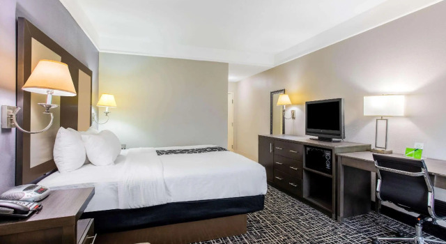 Двухместный номер Standard La Quinta Inn & Suites by Wyndham Fultondale Birmingham N