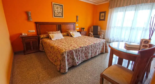 Двухместный номер Superior с балконом Hotel Liñares