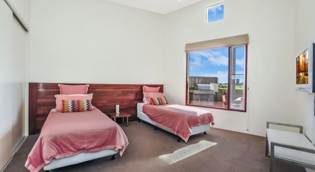 Hearns Beachside Villa 9, Prenota Villa Port Fairy Victoria