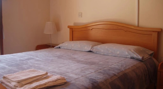 Niovi House, Book Hotel Hoteller i Tochni med pool, Swimmingpool