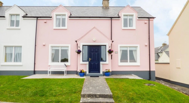 Molly's Cottage, Lahinch, Забронировать Дом для отпуска Коттеджи Лехинч, рядом с Пляж Лахинч, Коттедж