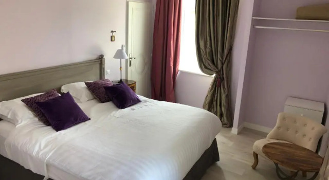 Cottage du chateau for 4 people – 90 m²- 2 bedrooms – 2 bathrooms – pool