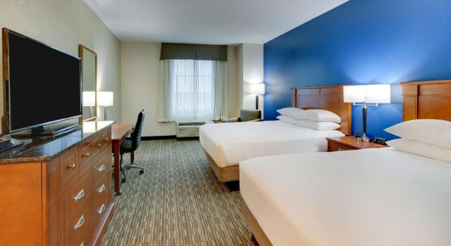 Четырёхместный номер Superior Drury Inn & Suites Sikeston, MO