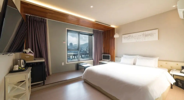 Camera Premium Hotel Bridge
