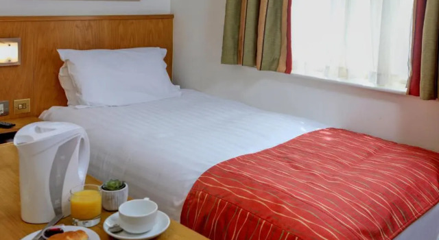 Одноместный номер Standard Queensway Hotel, Sure Hotel Collection by Best Western