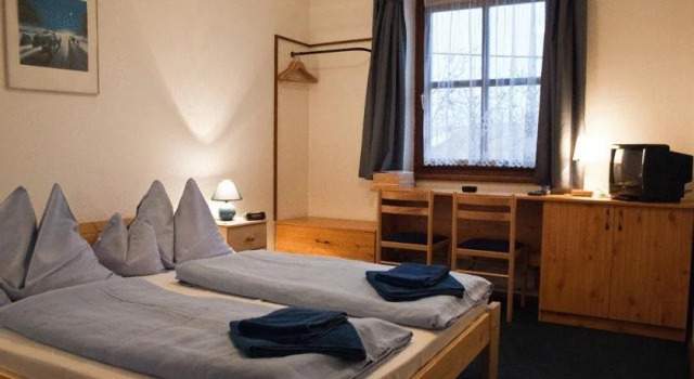 Adler Panzio, Book Hotel Hoteller i Budaors med parkering, Parkering