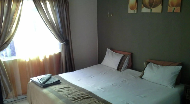 Unique House, Book Hotel Hoteller i Boksburg med pool, Swimmingpool