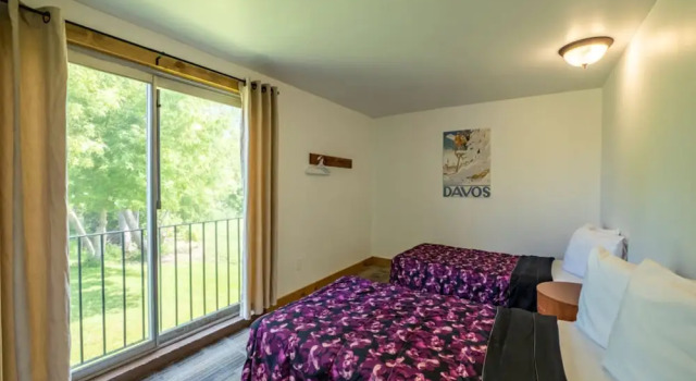6 bdrm Cottage with Private Beach Access, BBQ, Outdoor Hot Tub, Sauna, Ping Pong Table, Petfriendly, Varaa Lomakoti Blue Mountains 