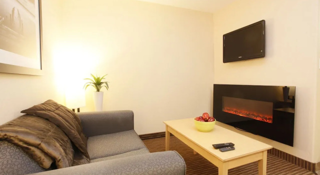 Люкс Deluxe Vegreville Suites