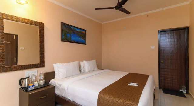 Двухместный номер Deluxe с видом на бассейн Nazri Hotel