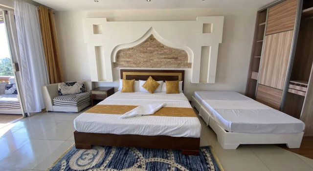 Семейные апартаменты Lux Suites Eden Seafront Apartments