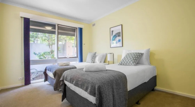 Коттедж Spacious Comfortable Home in Wheelers Hill+pool