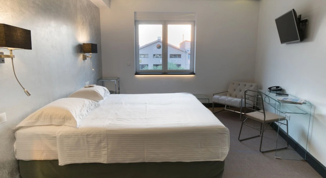 Двухместный номер Deluxe с видом на город Andromeda Downtown Suites