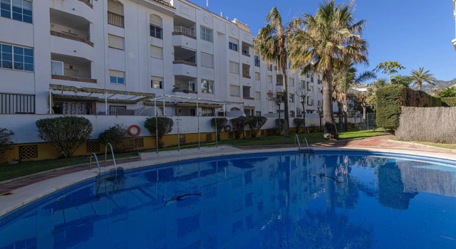 BENALMAR PLAYA - Cozy apartment with shared pool a few meters from the beach Free WIFI, Забронировать Апартаменты/квартира Отели Бенальмадена с парковкой, рядом с Индуистский храм, Парковка