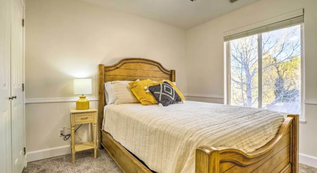 Spacious Family Home, 3 Mi to Dtwn Cedar City, Varaa Hotelli Cedar City 