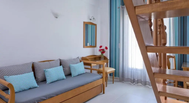 Номер Standard Дуплекс с балконом Santellini Hotel