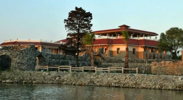 Palm Beach Hotel, Book Hotel Hoteller i Samegrelo Zveno-Svaneti med pool, Swimmingpool