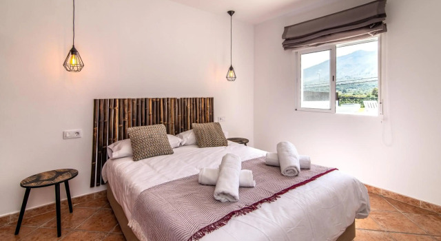 PALM TREE VILLA - 5BDR Paradise Pool / Chill Out Beds, Забронировать Вилла Виллы Торремолинос, Вилла
