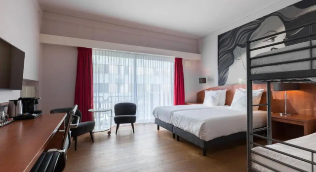 Четырёхместный номер Leonardo Hotel Utrecht City Center