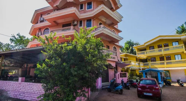 Loco Guest House by OYO Rooms, Prenota Affittacamere South Goa Goa