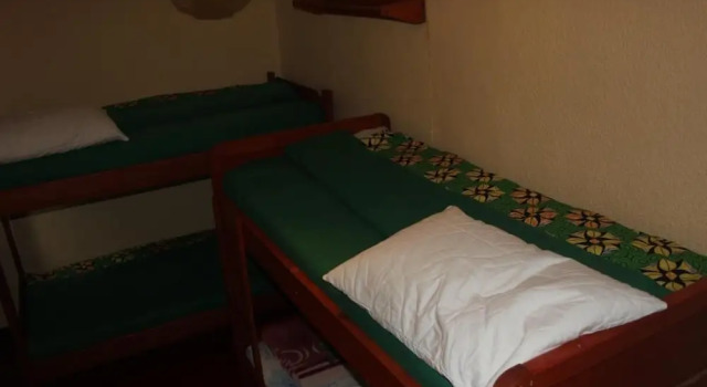 Room in B&B - Amahoro Guest House - 6-bed Mixed Dormitory Room no1