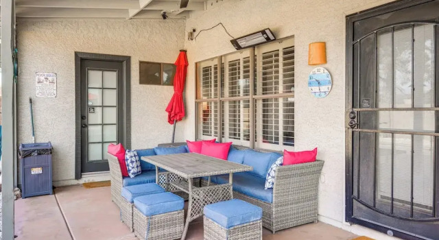 Коттедж 3 Mi to Dtwn: Home w/ Heated Pool in Gilbert