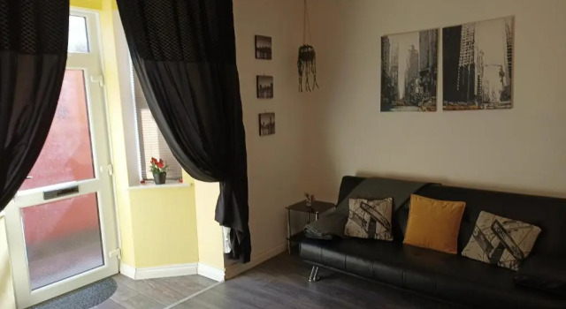 Апартаменты с 2 комнатами Beach Apartment - Sleeps 4, Garden & Parking