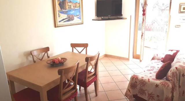 Comodo appartamento in villa 150 mt dal mare