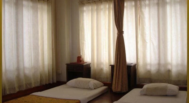 Sri U-Thong Grand Hotel, Rezervovat Hotel Suphan Buri Central Thailand