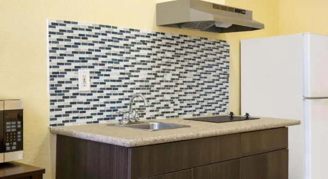 Двухместный люкс c 1 комнатой Days Inn & Suites by Wyndham DFW Airport South-Euless